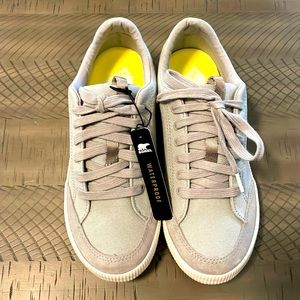NWT SOREL Women's Gray & White Out 'N About Waterproof Sneakers Size 6.5